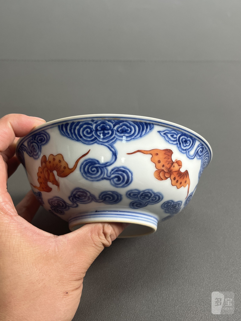 清宣统  青花矾红彩云蝠纹碗（一对） - 图10